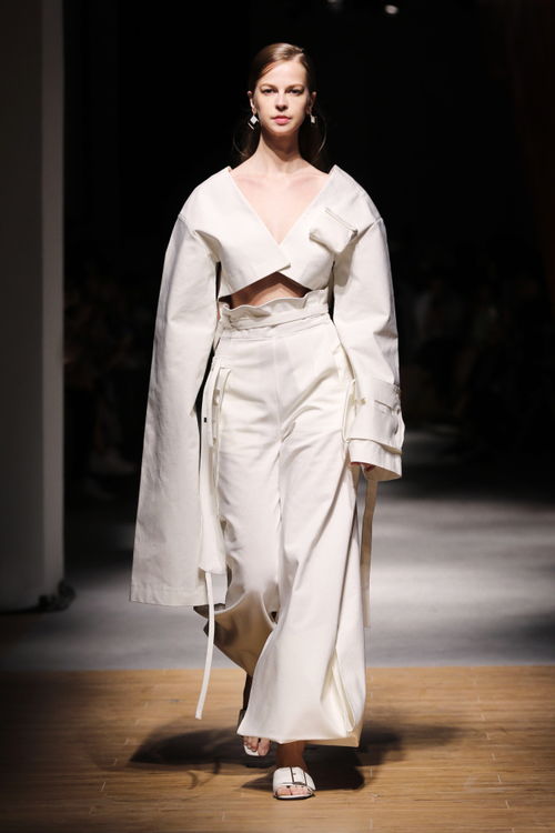 中國美術(shù)學(xué)院上海設(shè)計學(xué)院2017屆服裝與服飾專業(yè)畢業(yè)秀暨畢業(yè)展閉幕式在張江國創(chuàng)中心圓滿落幕