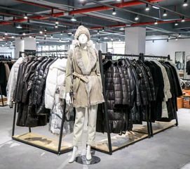 凍死了！金華人瘋狂涌向何處？?jī)?nèi)有福利服飾揭秘