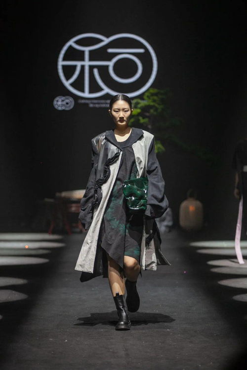 北服時裝周 和合——2021屆服飾傳承與創(chuàng)新畢業(yè)設(shè)計展演