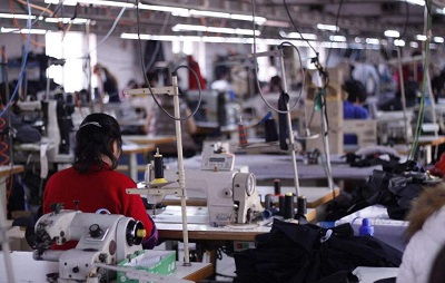 從女工到億萬(wàn)富翁 二十載風(fēng)雨路，鑄就六億服飾王國(guó)